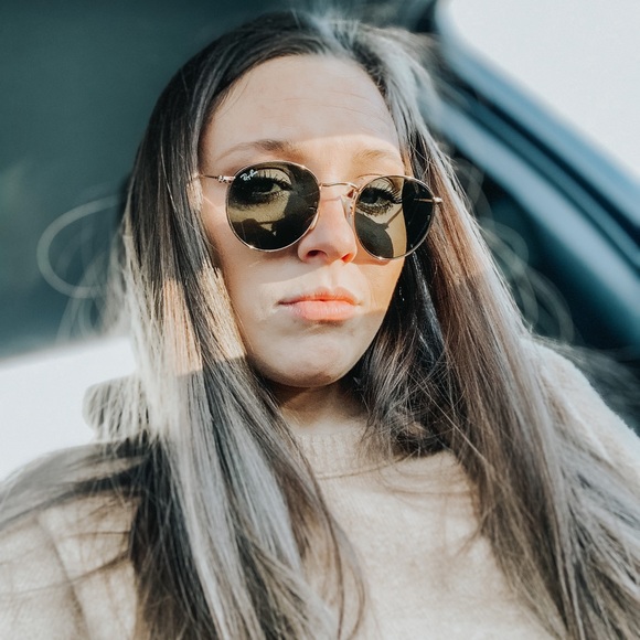 Meet your Posher, Sydney C. Keenan - Picture 2 of 6